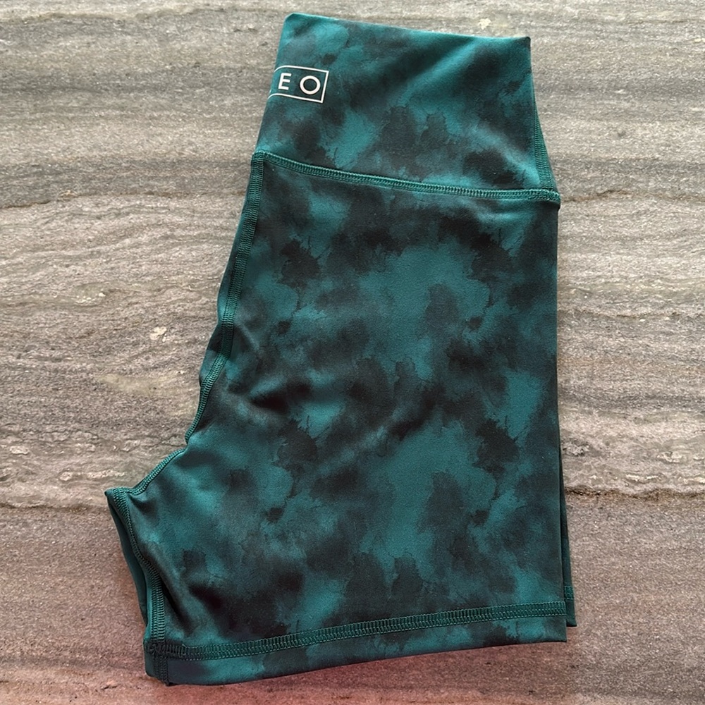 NWOT Fleo True High Short